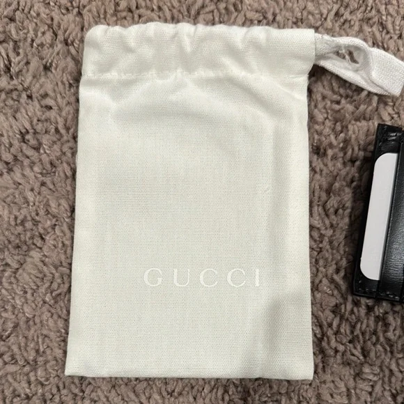 Gucci Black Card Holder with Gold Emblem - Picture 3 of 4